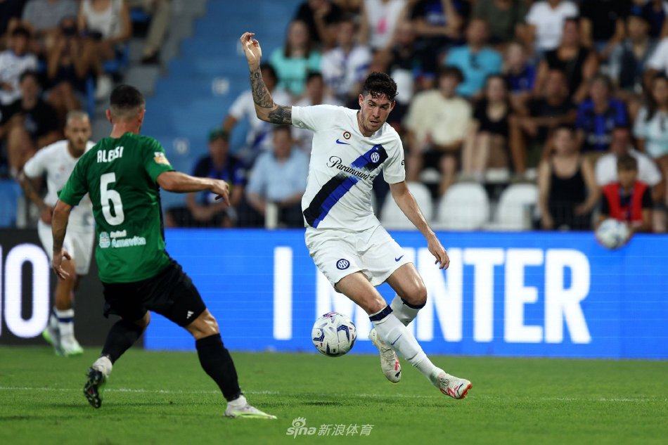 震耳欲聋的 震耳欲聋的